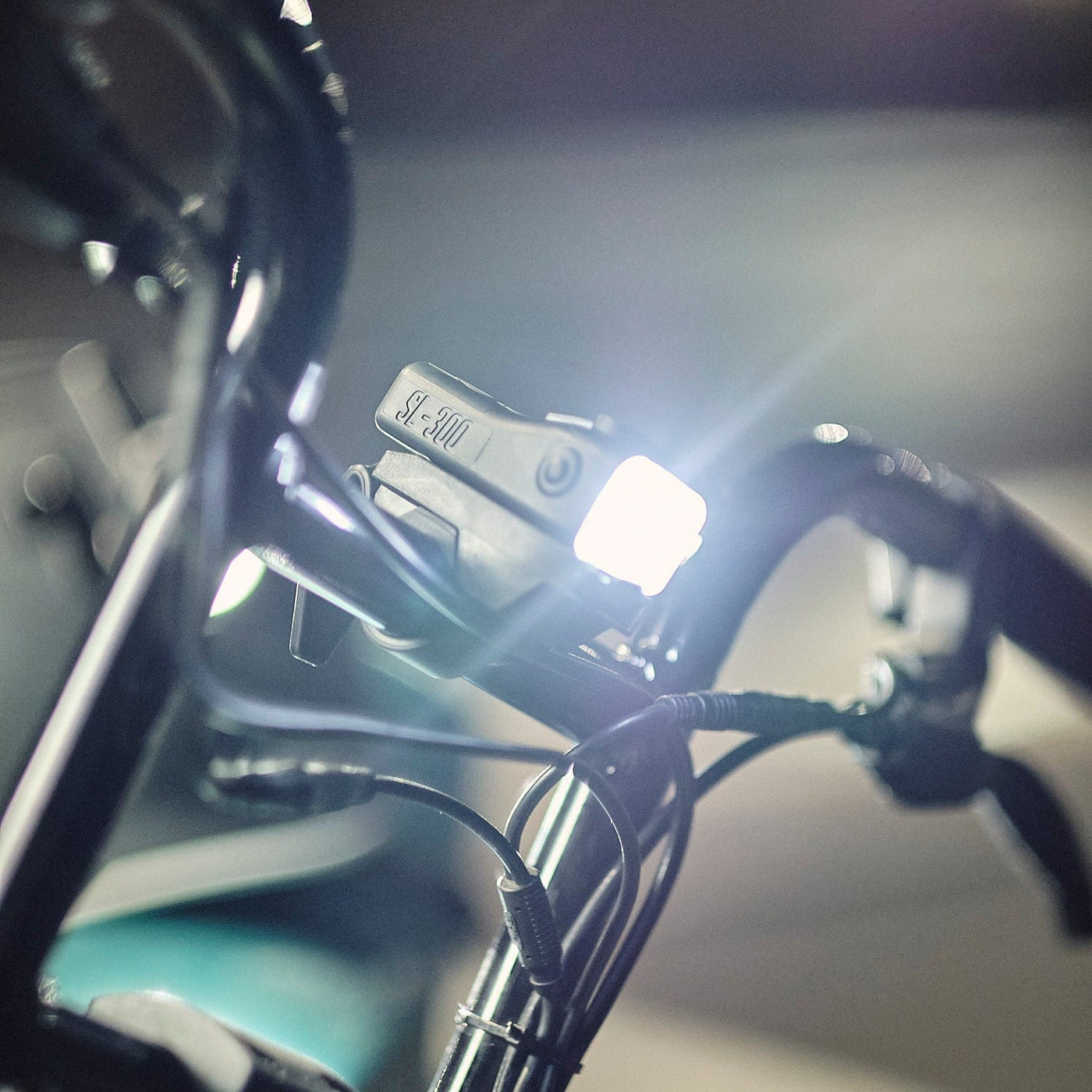 SL-300+ Headlight & SL-R1+ Brake Light Bike Bundle by ShredLights